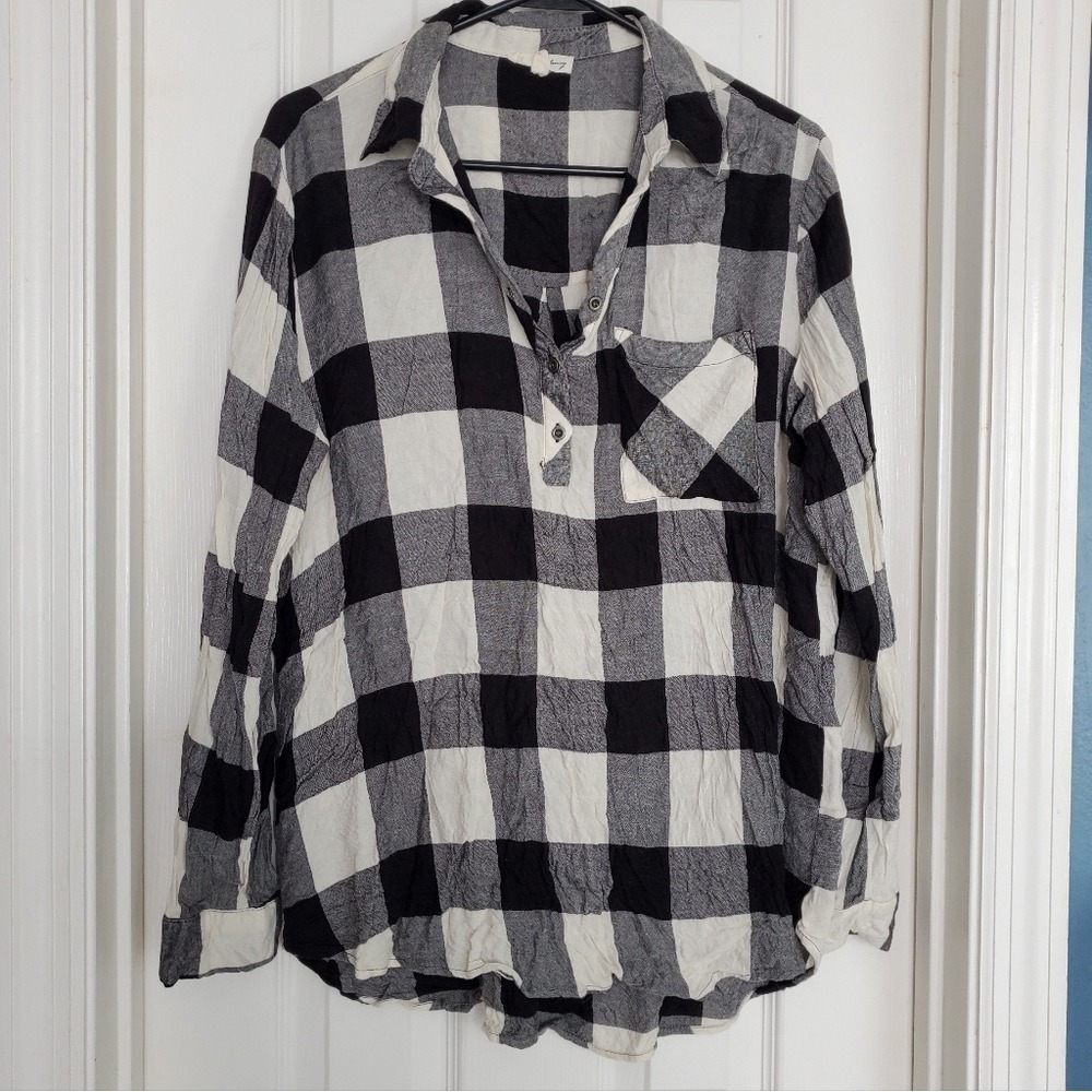 Black‎ & White Buffalo Plaid Pullover Top Roll Tab Long Sleeve Collar V-Neck Lg